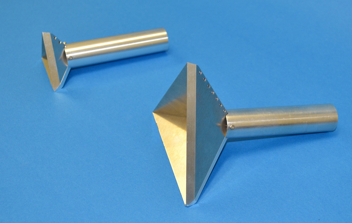 Standard Radar Targets A Sphere Or Triangular Trihedral Left Edge Length 220mm Right 87mm